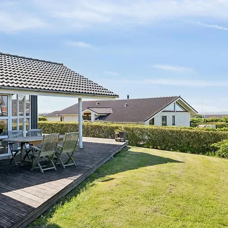 בית נופש Spacious Near Fjord