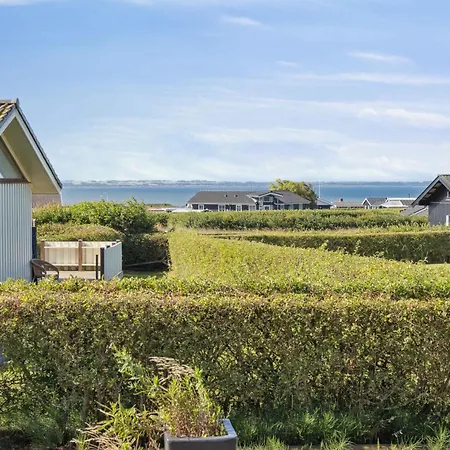 Spacious Near Fjord בית נופש *