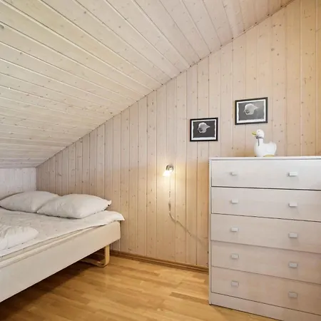 בית נופש Spacious Near Fjord