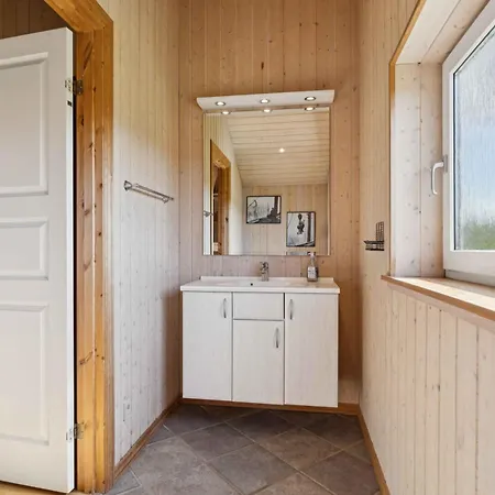 בית נופש Spacious Near Fjord *