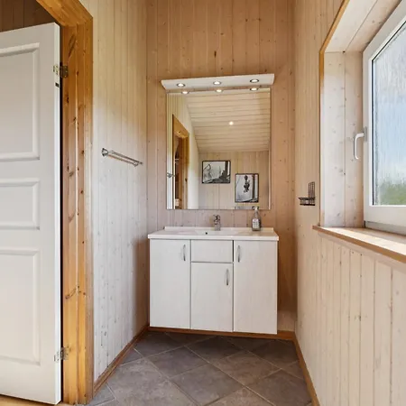 Feriehus Spacious Near Fjord Vinderup